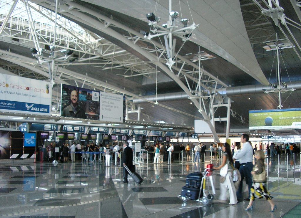 Аэропорт Порту стойки регистрации